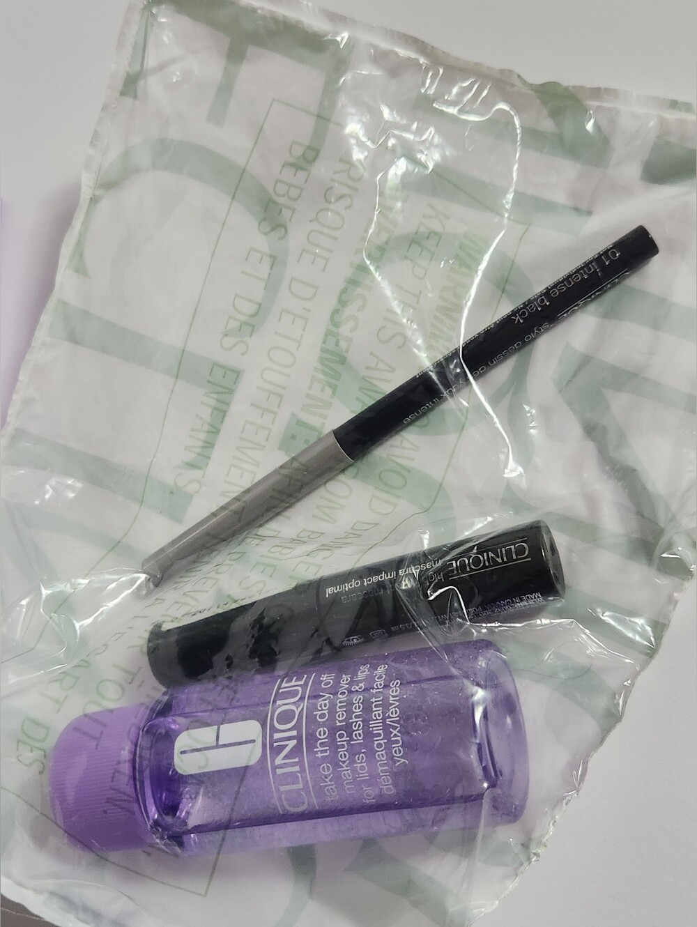NEW Clinique Gift Set - Picture 3 of 7